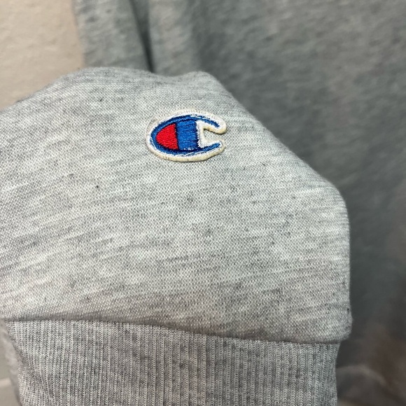 Champion Men's Crewneck Sweater in Gray with Blue Logo. XL - Picture 4 of 5